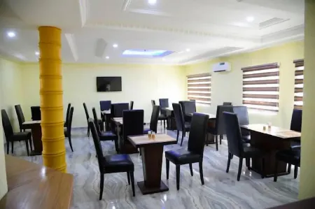 Aenon Suites Oshogbo Отели в г. Ошогбо