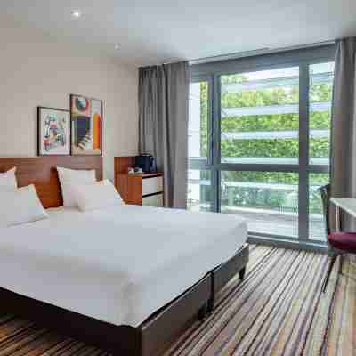 Spark by Hilton Lyon Ouest Rooms