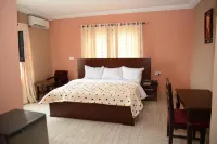 Iyore Grand Hotel and Suites  호텔