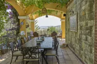 Villa Taraça Alaçatı Romantik Otel - Bed and breakfasts