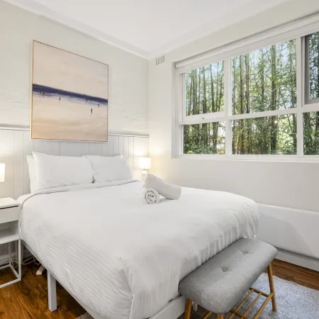 Charming 1-Bed with Fireplace by the Beach