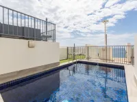 Wake Up to the Ocean: 1-Bed with Pool & Views