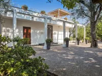 Villa Oriana Relais Отели рядом с достопримечательностью «Пляж Леонеллис»