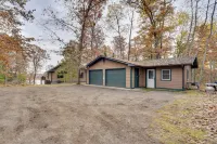 Cozy Benoit Lake Cabin w/ Hot Tub & Views - 3성급