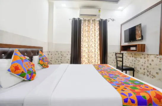 Via Sagar Residency Hoteles cerca de Sri Sri Radha Madanmohan Temple