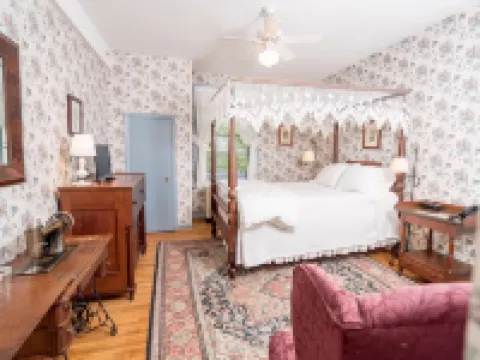 Historic General Lewis Inn Hotels in Lewisburg