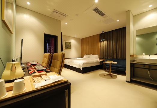 브라운도트 라운지