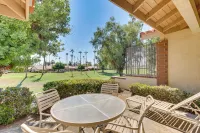 Sunny Palm Desert Pad w/ Patio & Pool Access! - Lejligheder