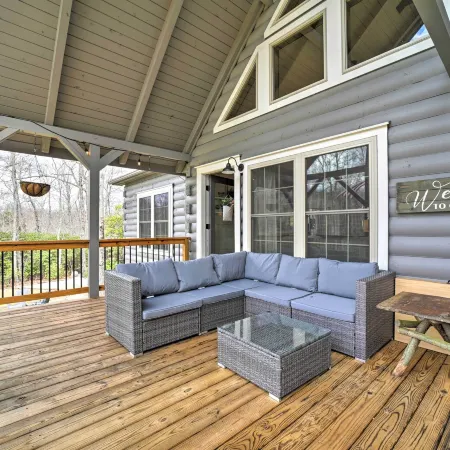 Ideal for Families! Lake Toxaway Getaway w/ Deck
