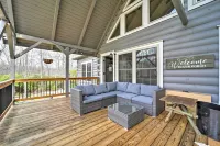 Ideal for Families! Lake Toxaway Getaway w/ Deck - parking