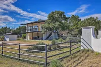 Chic Fredericksburg Retreat - Near Wineries! - spa