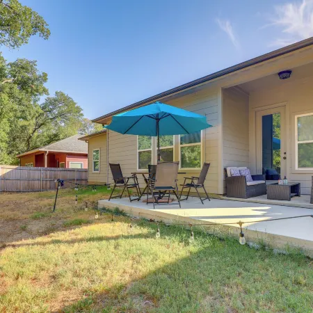 Modern Family Home Near at&t Stadium & More!