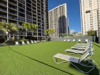 Newly Renovated! Free Parking, Koolau Mountain, Golf Course and City Views!