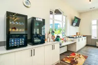 Quality Inn & Suites - breakfast