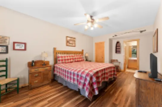 오자크 오아시스 4 베드룸 캐빈 바이 레드어닝