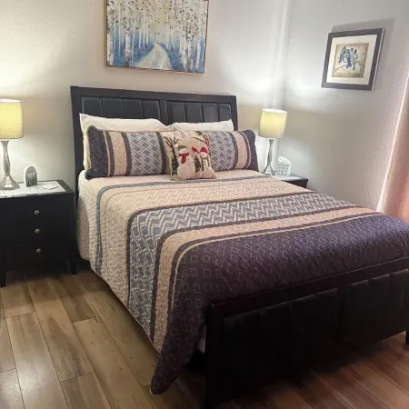 Comfy Newly Remodeled Walk-in, No Stairs BlueBird Retreat
