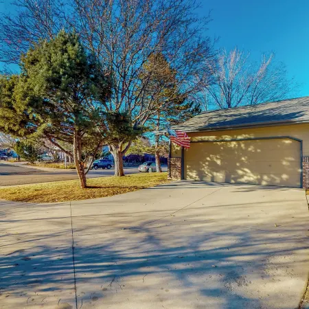 Lake-view, Dog-friendly 5BR w/ Fireplaces, Deck