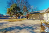 Lake-view, Dog-friendly 5BR w/ Fireplaces, Deck - 3 Sao