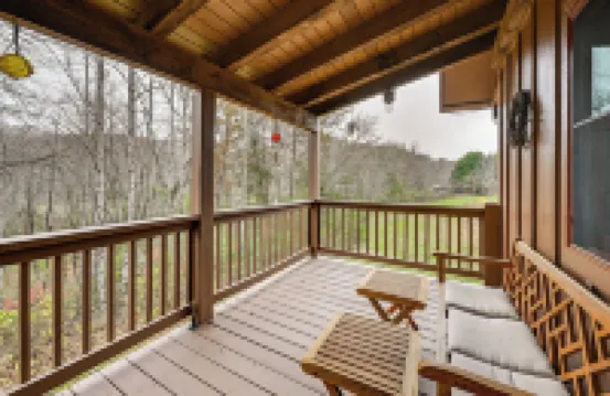 Cozy Couples Getaway w/ Hot Tub: 'Fox Ridge Cabin'