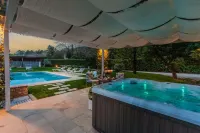 Villa Catia Farmhouse, Three Luxury Bedrooms, a Jacuzzi Pool and a Dream-Like Getaway Experience - Villaer