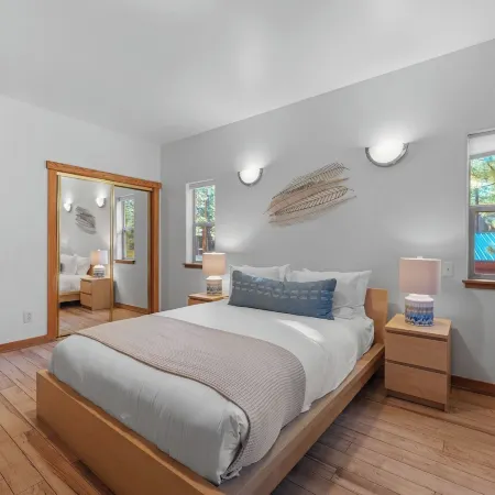 Moosetrack by AvantStay Cozy Cabin w Hot Tub in the Heart of Tahoe Donner