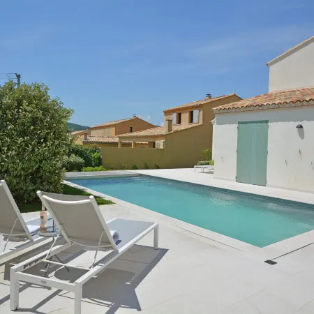 Villa in Malaucène with Heated Pool