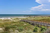 Freshly Renovated 2Br Dream Condo Beachfront Stunning Views