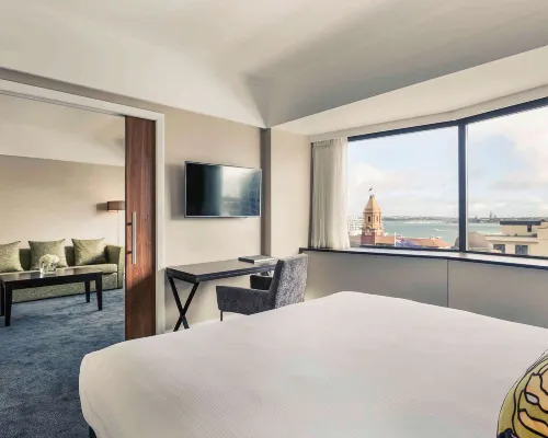 Mövenpick Hotel Auckland Hotels near كوينز وارف