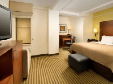 Comfort Inn Downtown DC/Convention Center Hotels near Federal Bureau of Investigation Headquarters