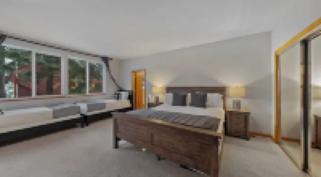 Sparrow by AvantStay Modern Mountain Retreat w Hot Tub Pool Table Games