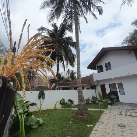 Hiri Dudes Villa