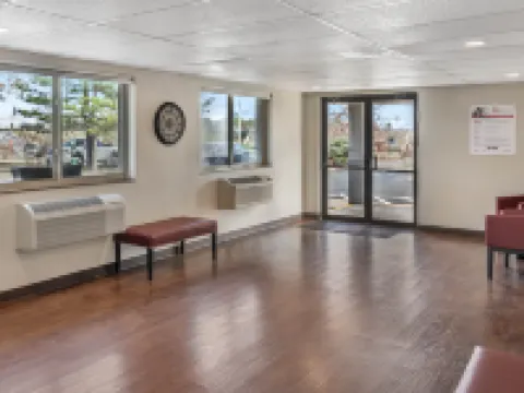 Red Roof Inn Queensbury クイーンズベリーのホテル