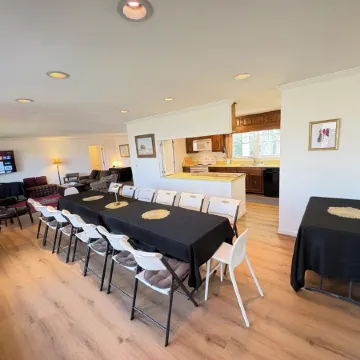 11 Bdrm ~🏠🏡1 Story- 35ppl! 2 HOUSES RETREATS, FIRETABLE🔥Lkt Mtn 6acre