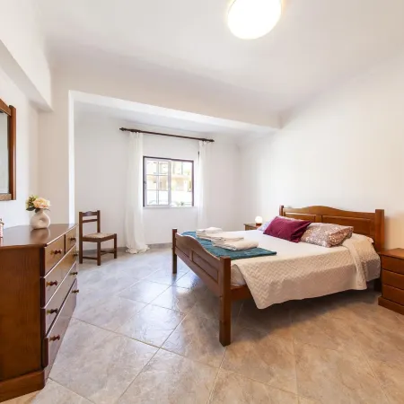 W 01 - Bedroom 1 in Topside Luz Guesthouse
