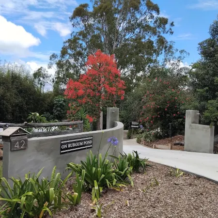 Kookaburra - Private One Bedroom Cottage with Lake View