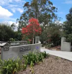 Kookaburra - Private One Bedroom Cottage with Lake View