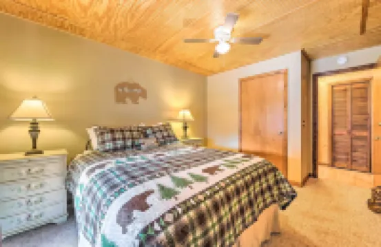 Best Location - Maggie Valley Cabin w/ Hot Tub!