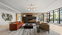 Luxe Everett 2BR–2BA w/ Pool, Gym & Parking
