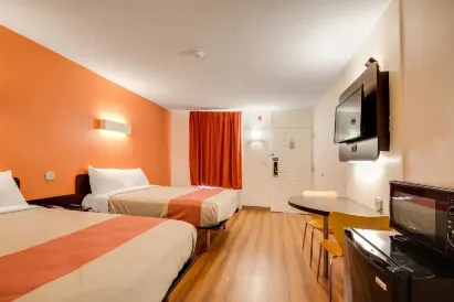 詹寧斯6號汽車旅館