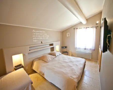 Villa in Lubéron with Saltwater Pool Hotéis em Apt