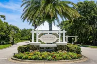 Palm-surrounded Stunner With Enclosed Pool & Water Views - Dog-friendly