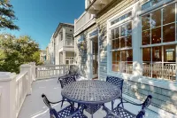 Luxury Cottage With Pools & Multiple Decks, 1/2 Block to Beach - 3-Star