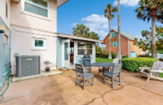 Spacious Seaside Cottage w/ Sunroom – 1-Minute Walk to Vilano Beach