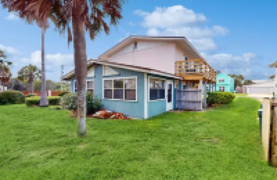 Spacious Seaside Cottage w/ Sunroom – 1-Minute Walk to Vilano Beach