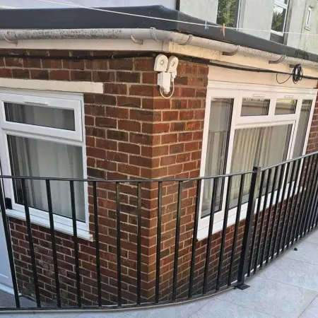 Apartment - Sleeps 6 - Self Check in - Beach Close