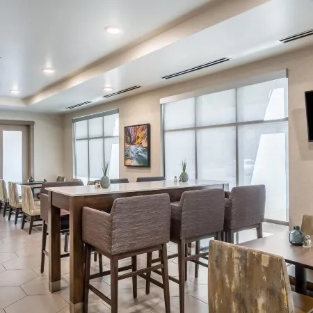 Comfort Inn & Suites Salt Lake City Airport Отели рядом с Аэропорт Солт-Лейк-Сити