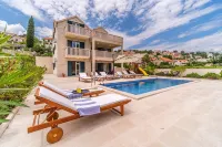 Janie in Splitska with 4 bedrooms and 2 bathrooms