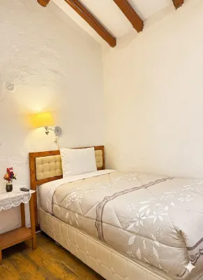 Naty's Guest House - Bed and Breakfasts