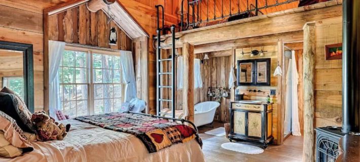 Hot Tub & Mtn Views: Woodsy Cabin in Greer Hotels in Апачі