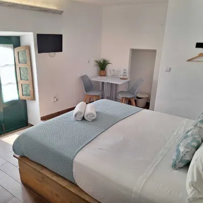 Lovin Book Guesthouse Hotels near Obidos Medieval Town
